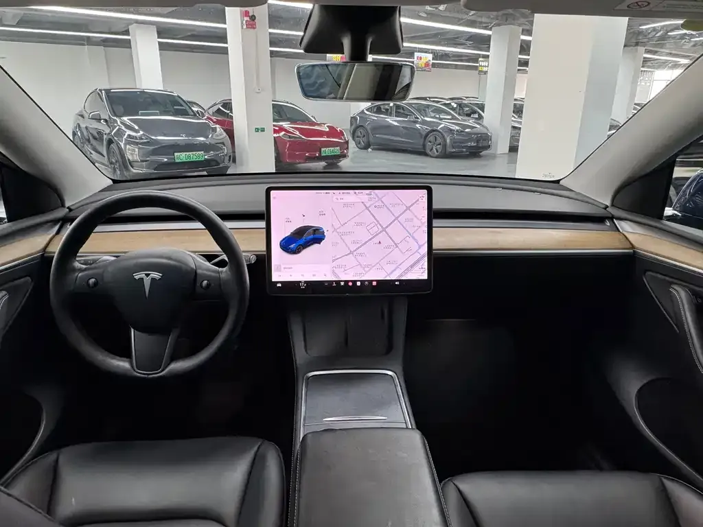 Tesla Model Y — фото 6