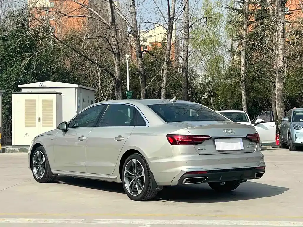 Audi A4L — фото 10