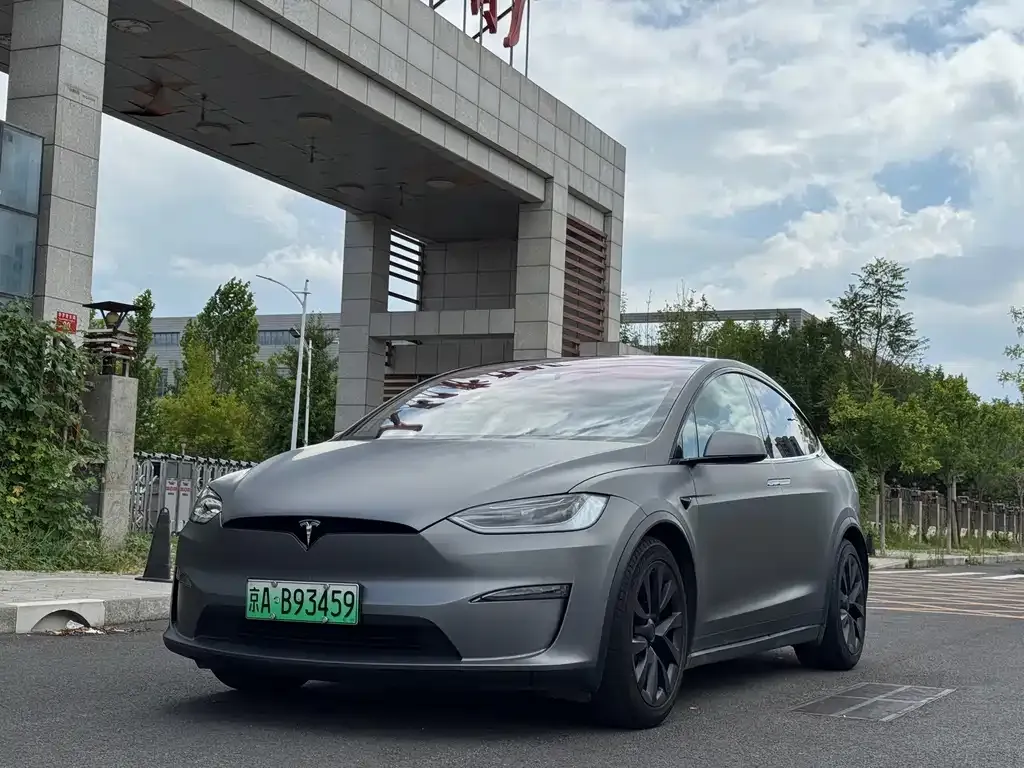 Tesla Model X — фото 1