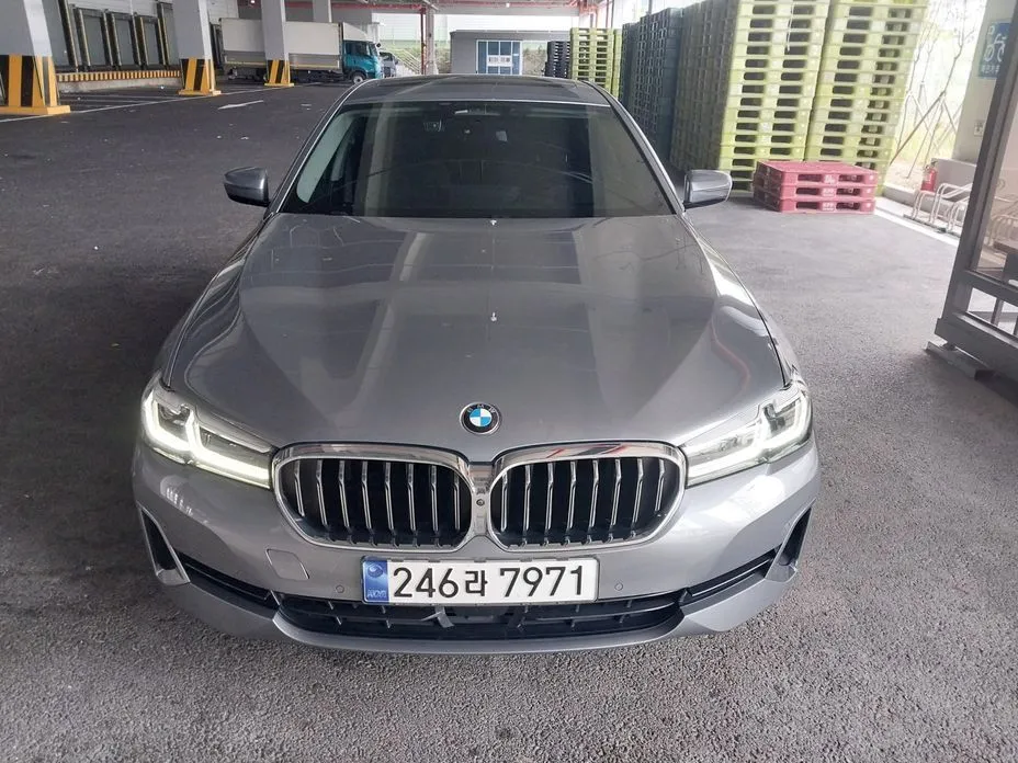 BMW 5-Series — фото 1