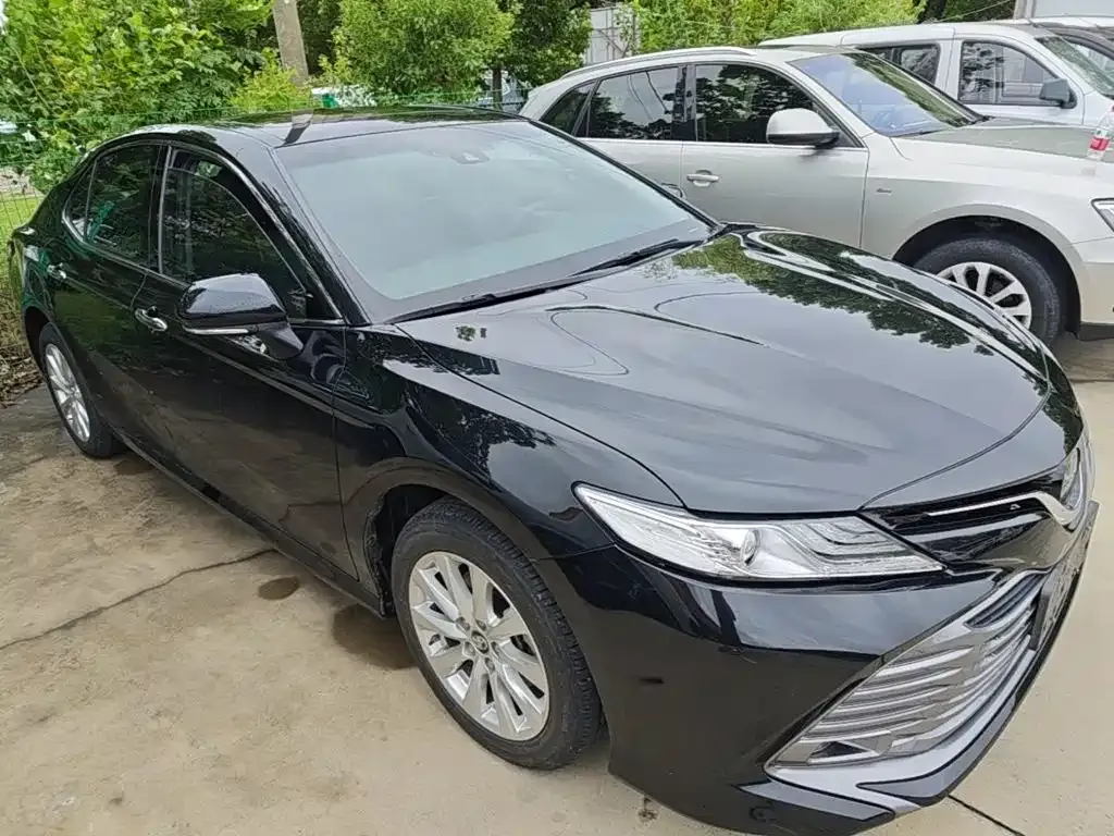 Toyota Camry — фото 9