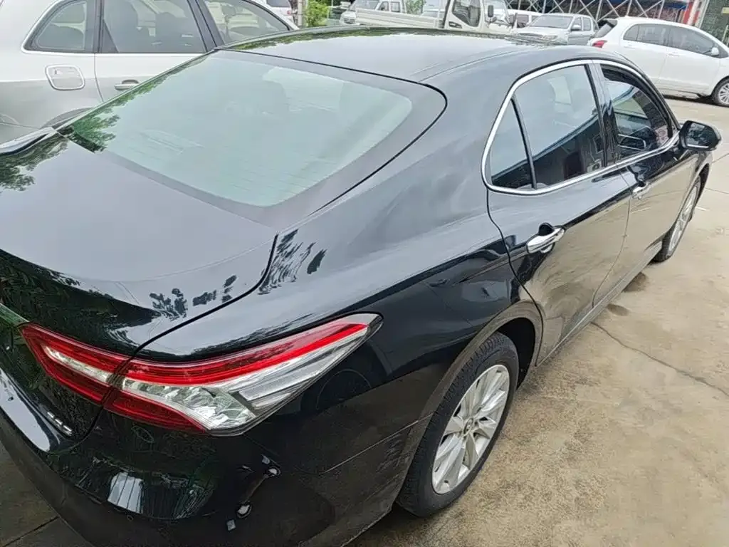 Toyota Camry — фото 10