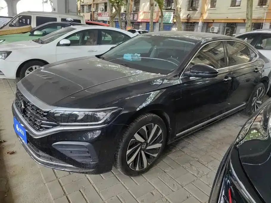 Volkswagen Passat — фото 1