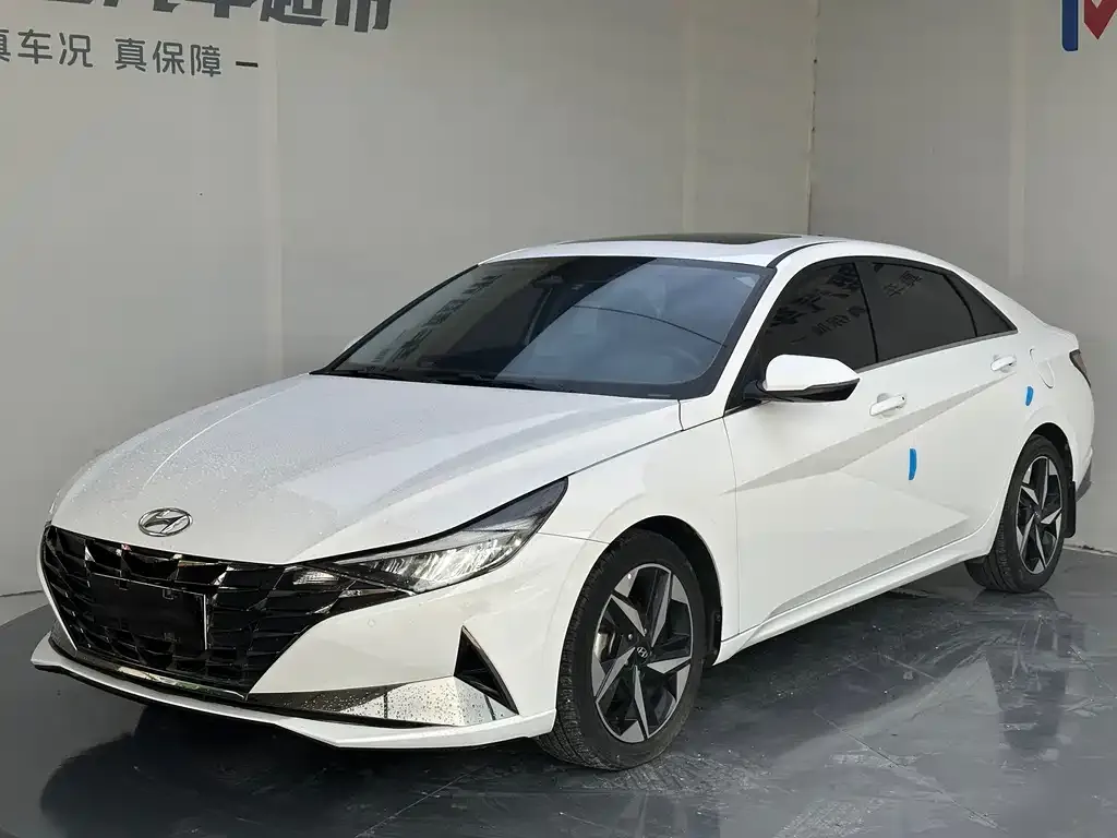 Hyundai Elantra — фото 1