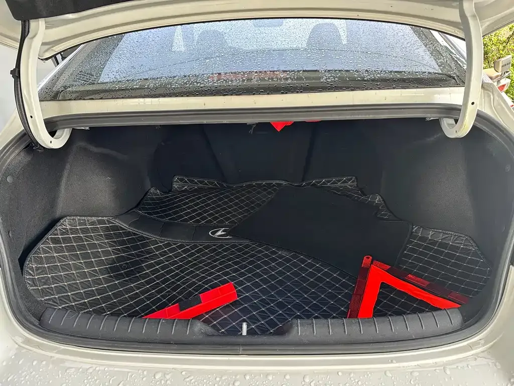 Hyundai Elantra — фото 10