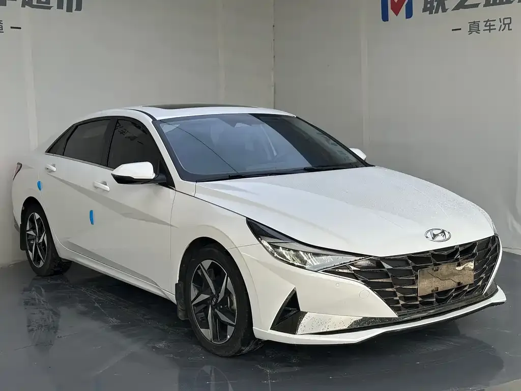 Hyundai Elantra — фото 5