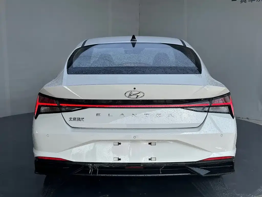 Hyundai Elantra — фото 2