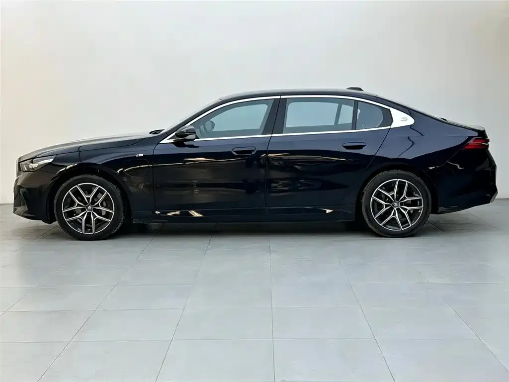 BMW i5 — фото 10