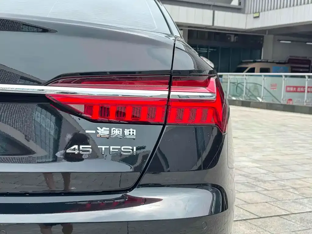 Audi A6L — фото 8