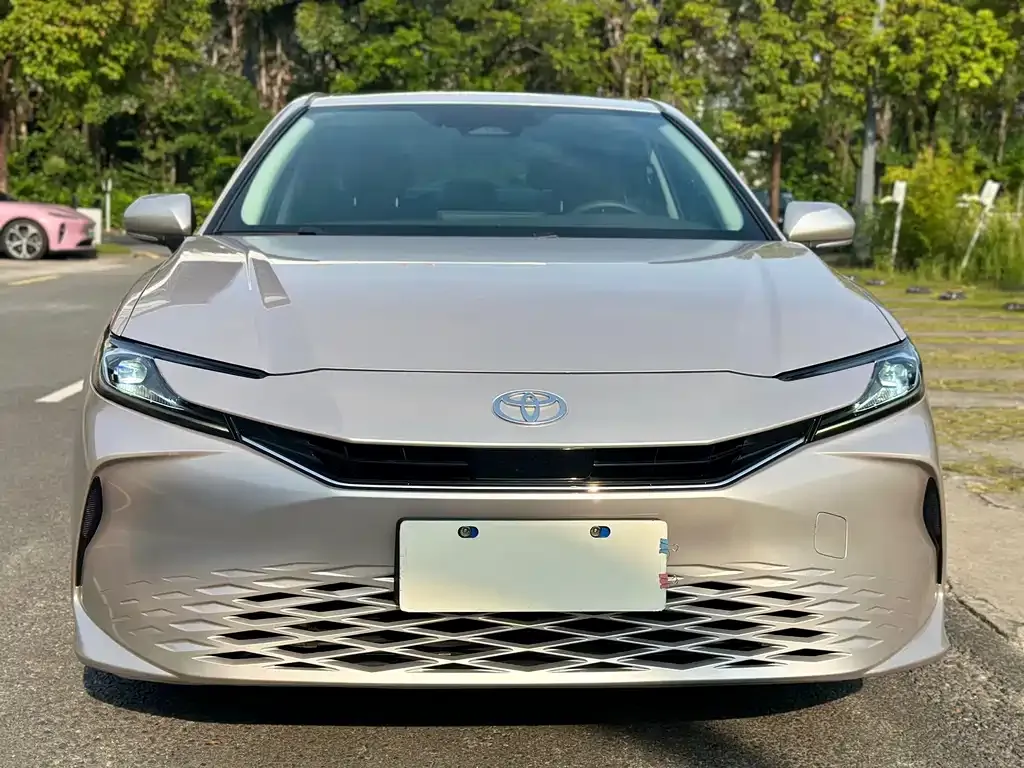 Toyota Camry — фото 6