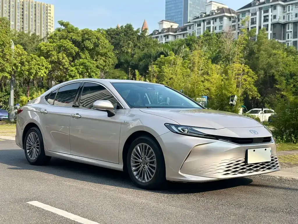Toyota Camry — фото 9