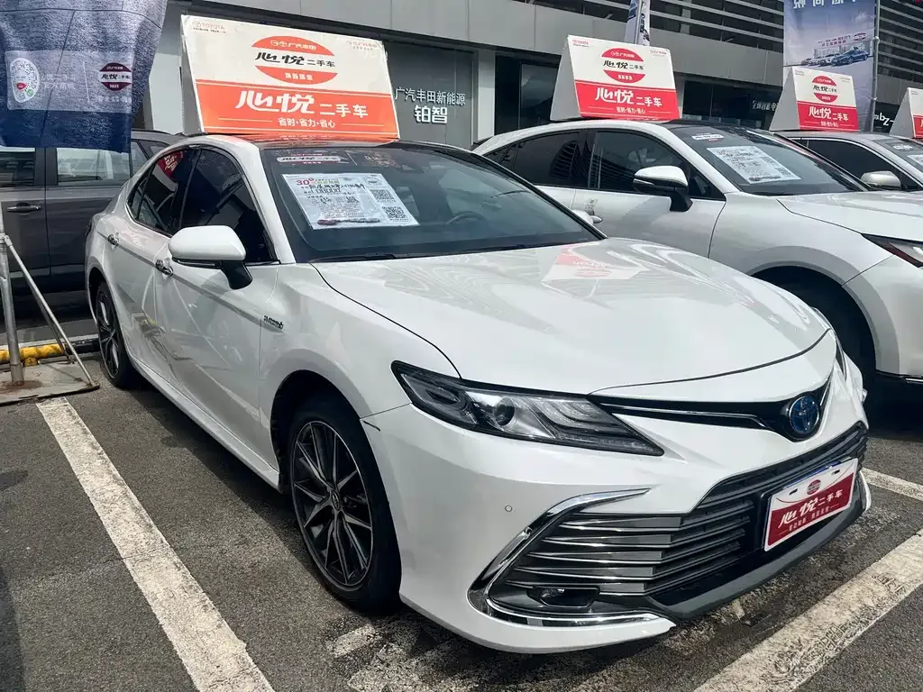 Toyota Camry — фото 7