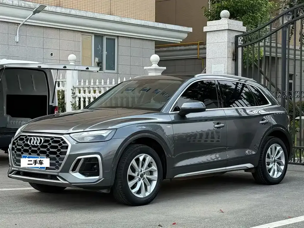 Audi Q5L — фото 1