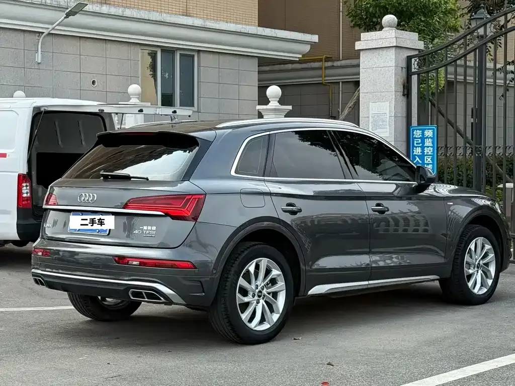 Audi Q5L — фото 8