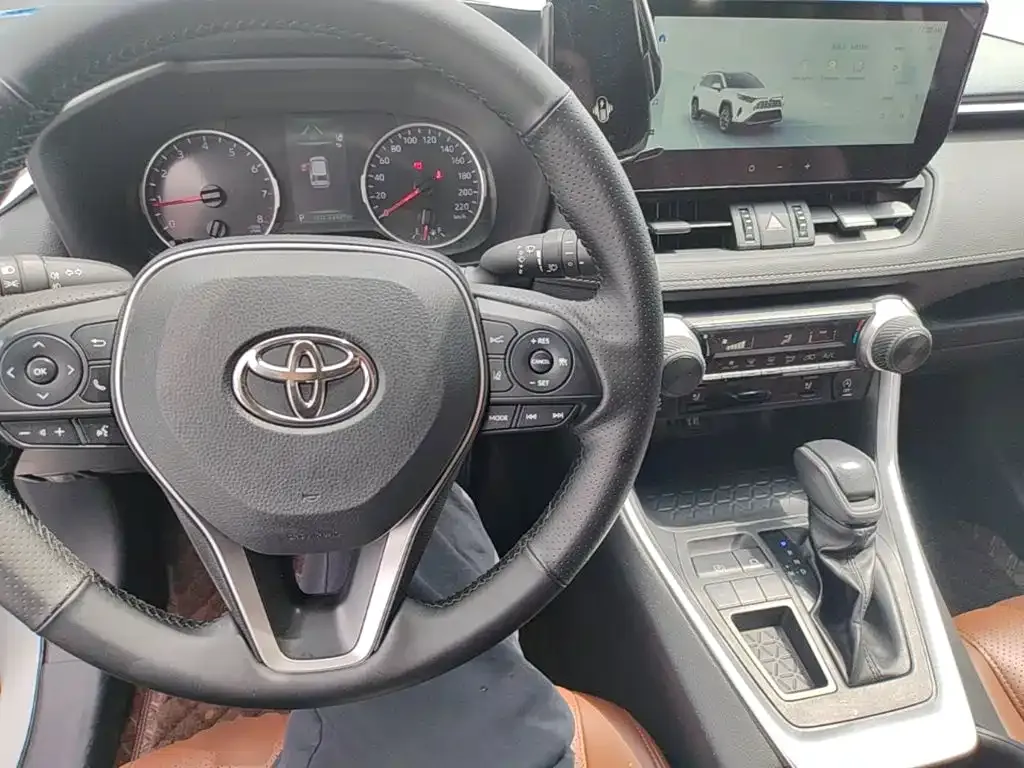 Toyota RAV4 — фото 10