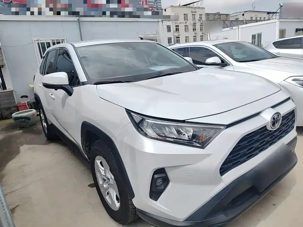 Toyota RAV4 — фото 8