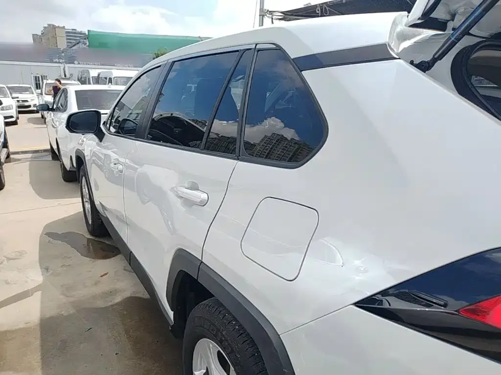 Toyota RAV4 — фото 6