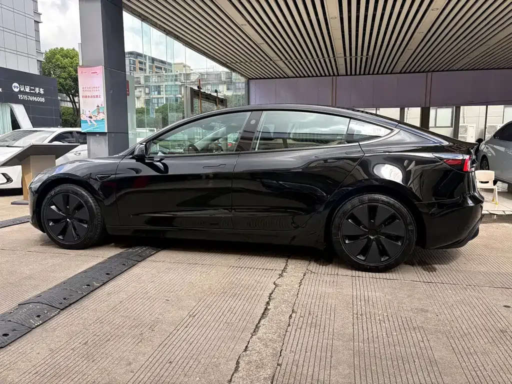 Tesla Model 3 — фото 9