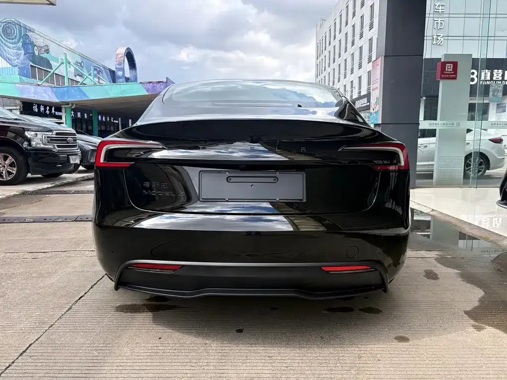 Tesla Model 3 — фото 4