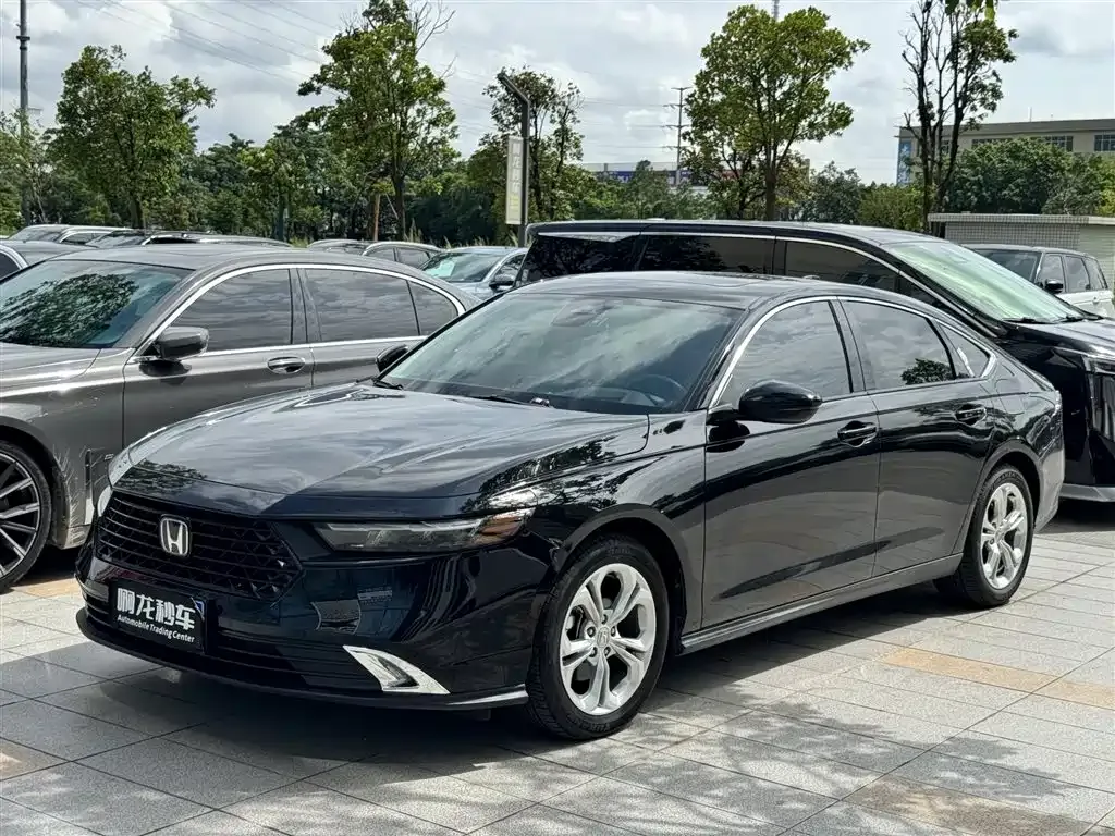Honda Accord — фото 1