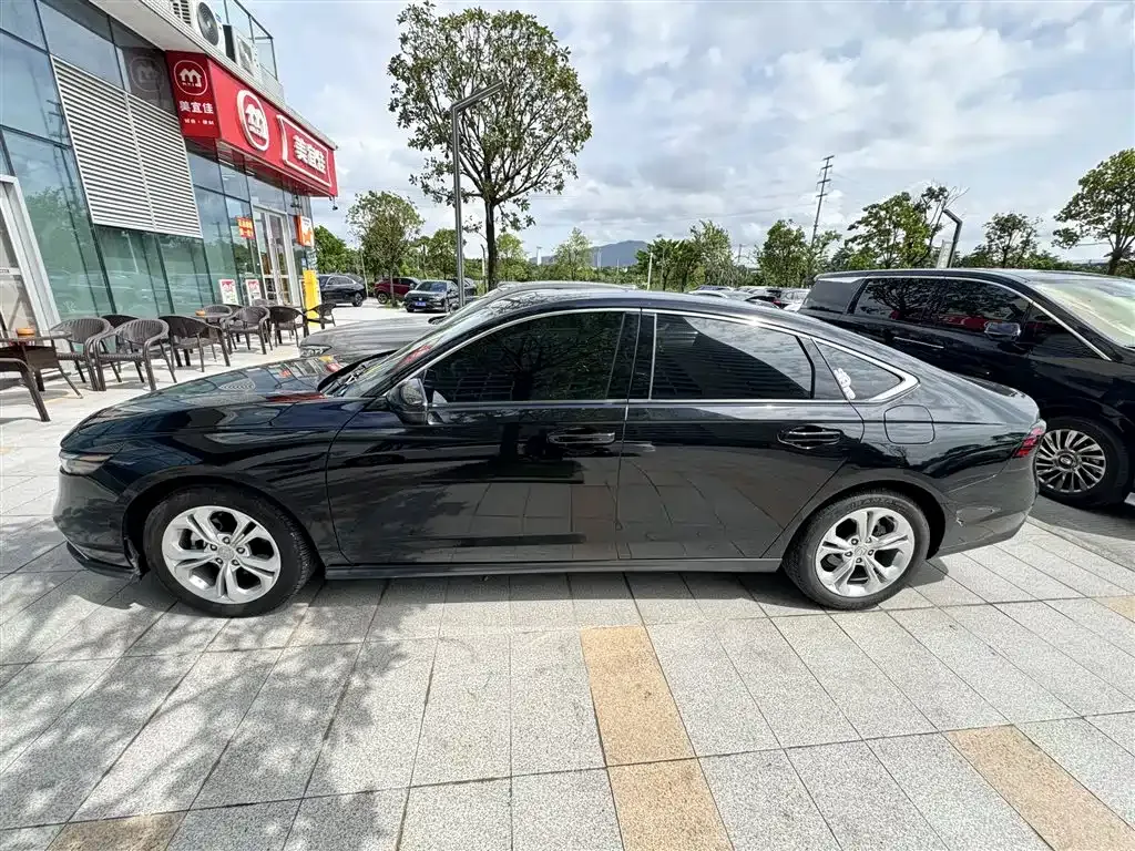 Honda Accord — фото 8