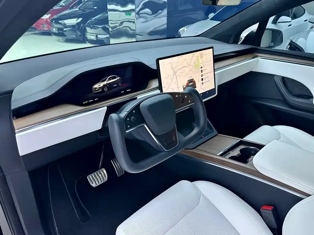 Tesla Model X — фото 2