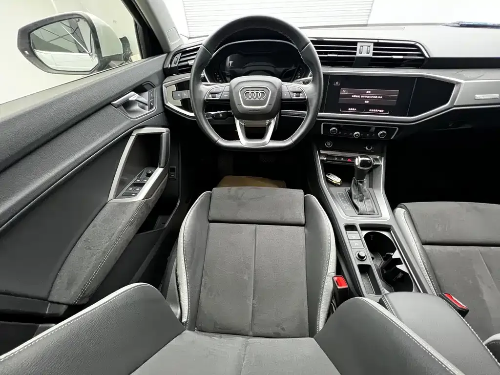 Audi Q3 — фото 10