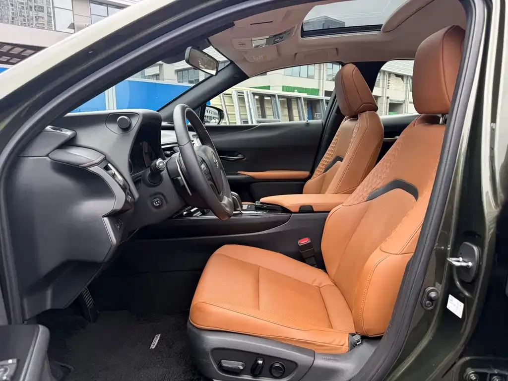 Lexus UX New Energy — фото 2