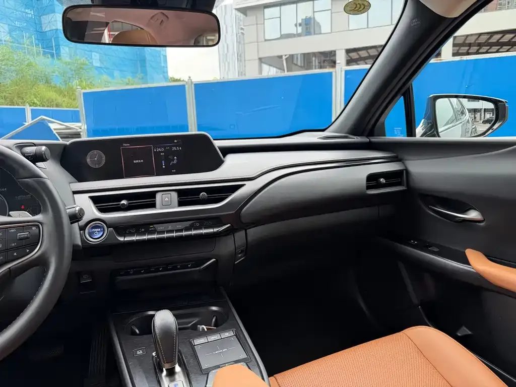 Lexus UX New Energy — фото 10