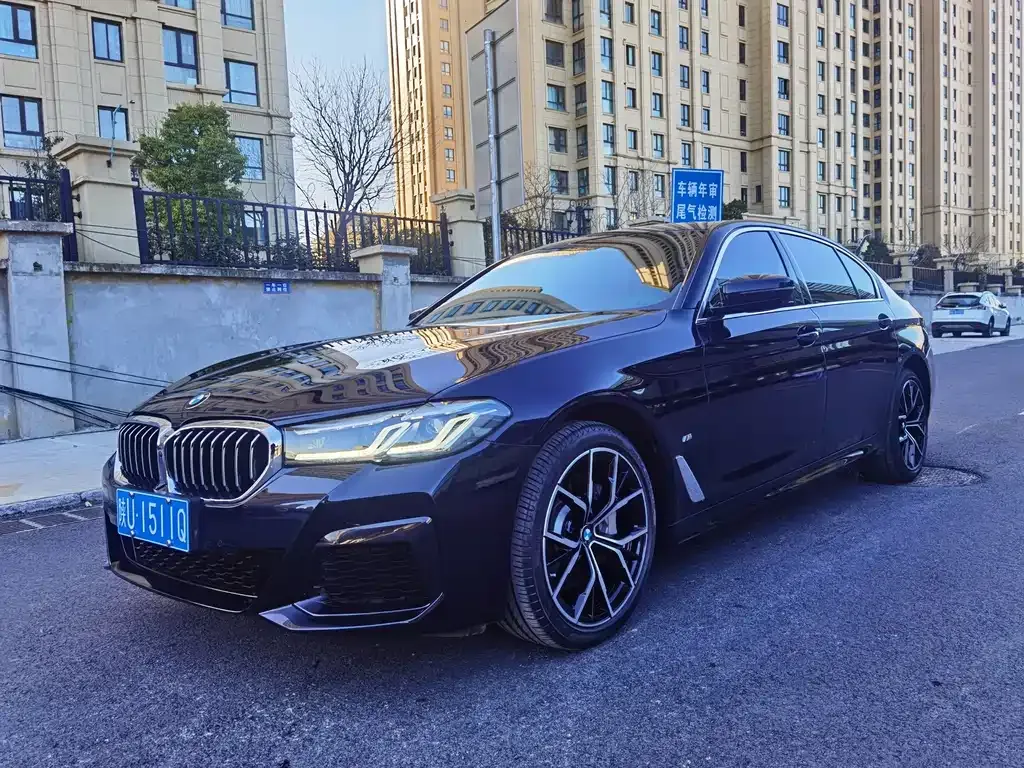 BMW 5 Series — фото 1