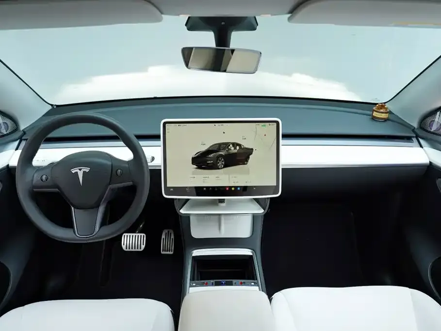 Tesla Model Y — фото 9