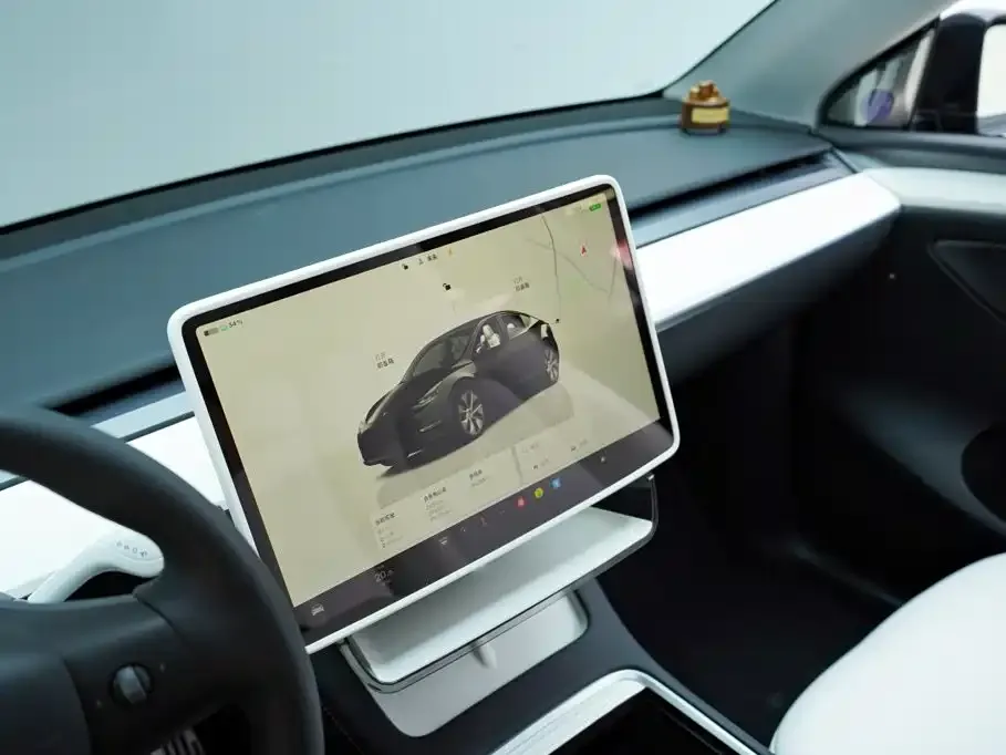 Tesla Model Y — фото 2