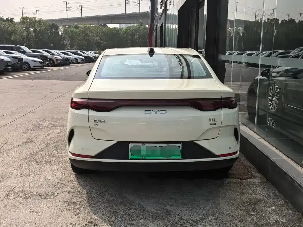 BYD Qin L — фото 3