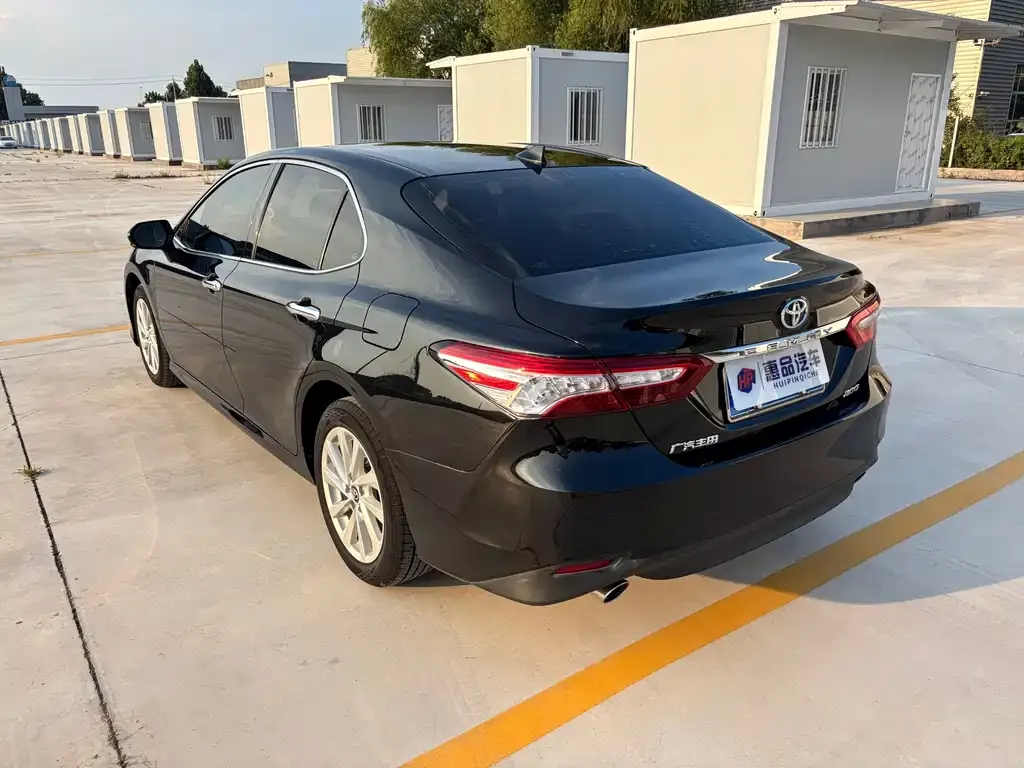 Toyota Camry — фото 5