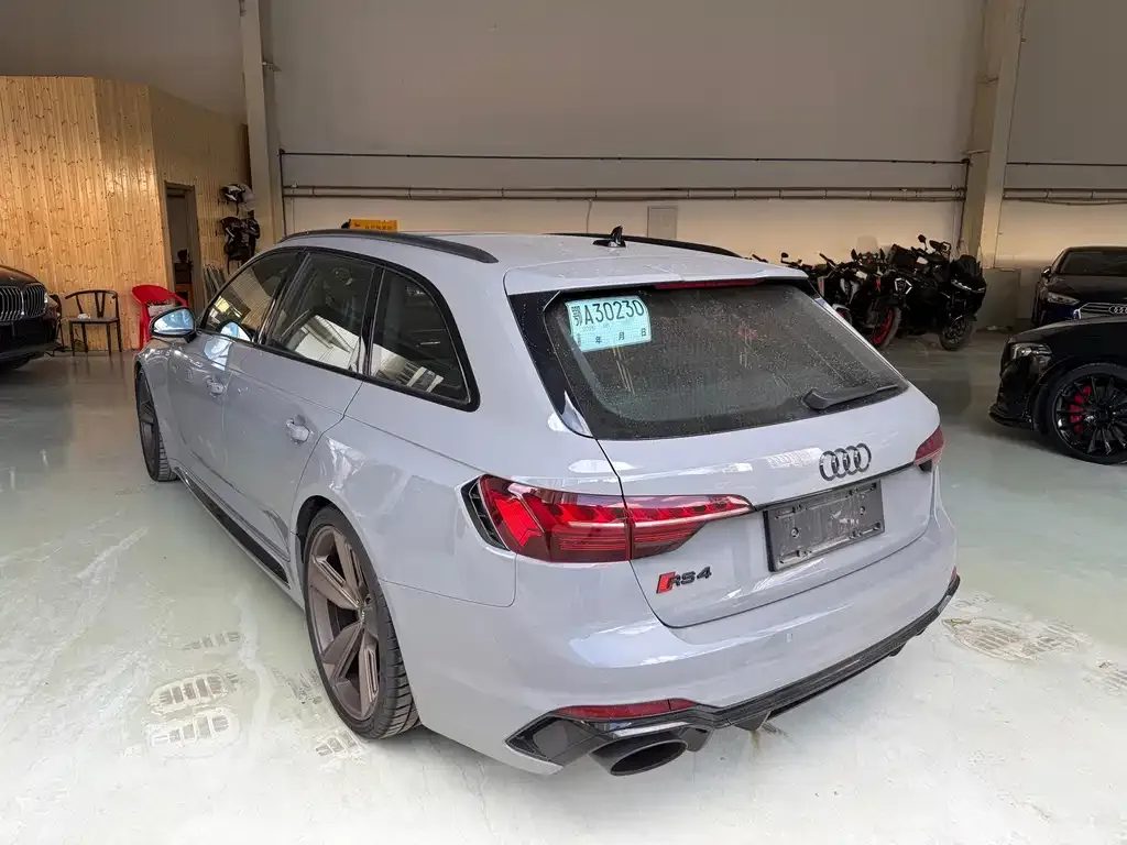 Audi RS 4 — фото 9