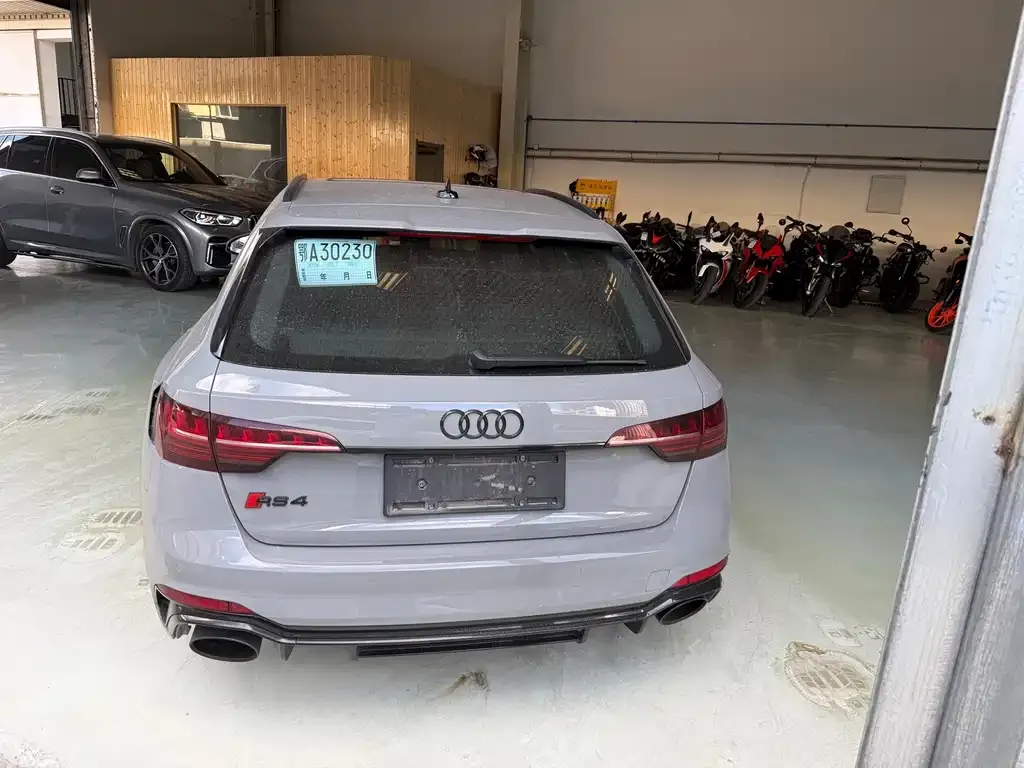 Audi RS 4 — фото 5