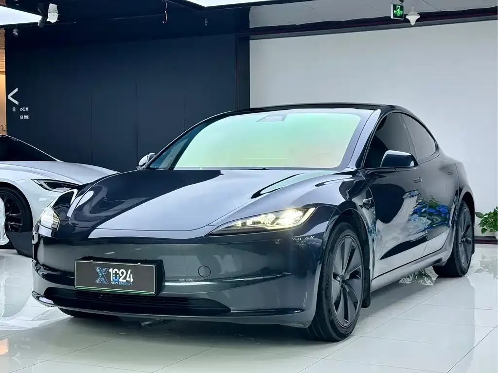 Tesla Model 3 — фото 1