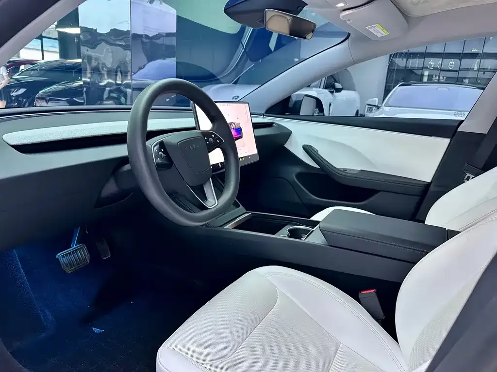 Tesla Model 3 — фото 8