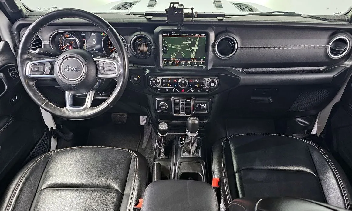 Jeep Wrangler — фото 10