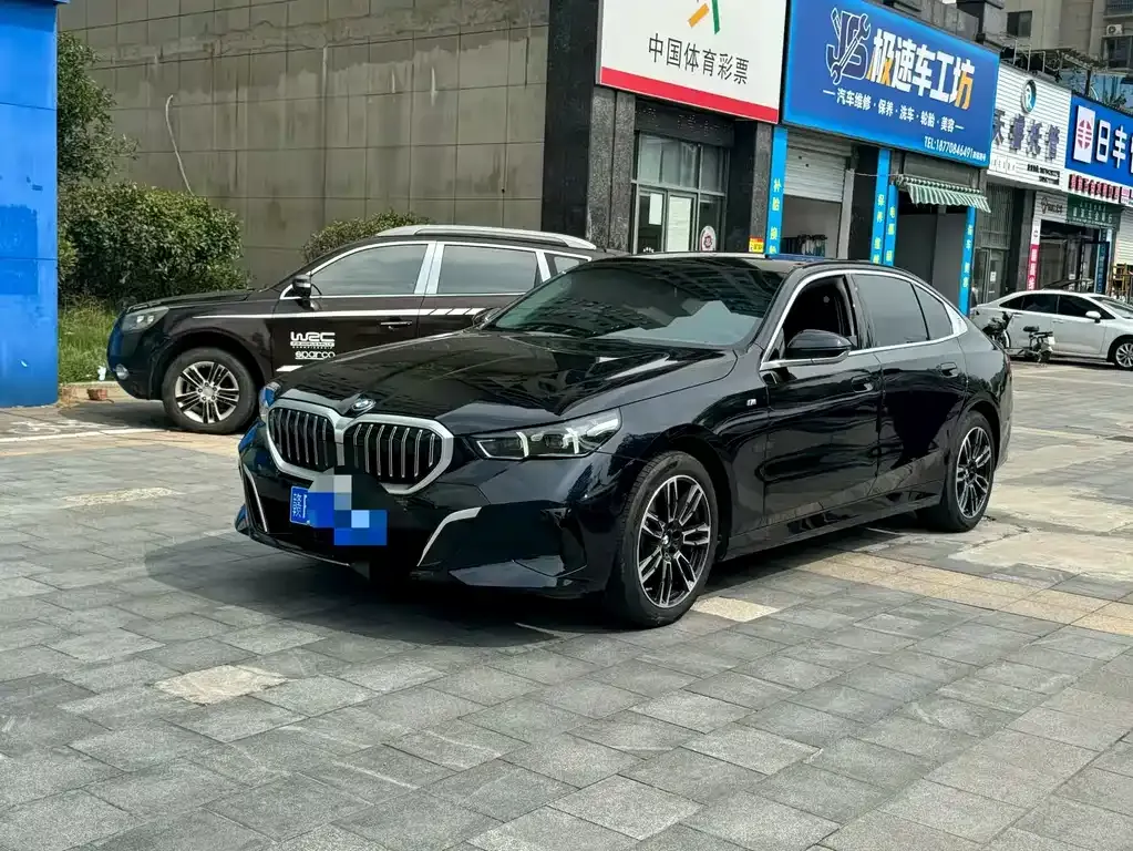 BMW 5 Series — фото 1