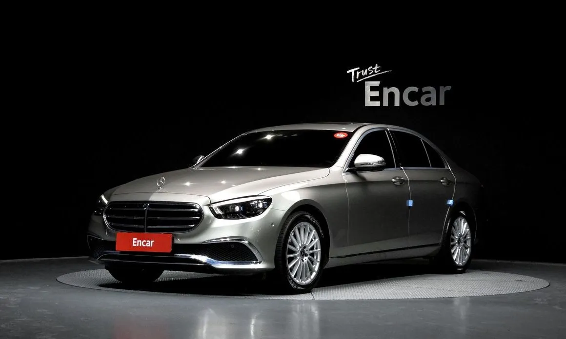 Mercedes-Benz E-Class — фото 1
