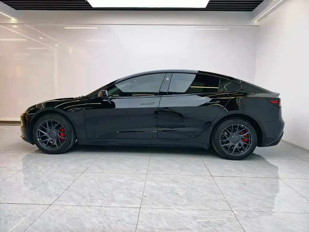 Tesla Model 3 — фото 2