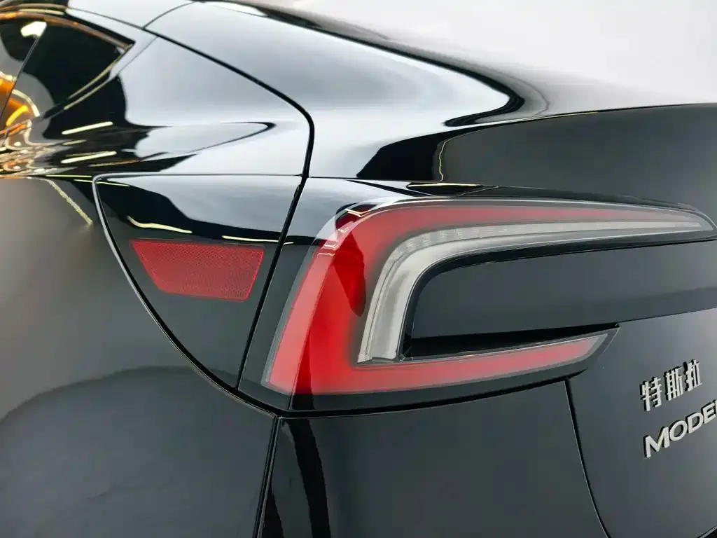Tesla Model 3 — фото 3