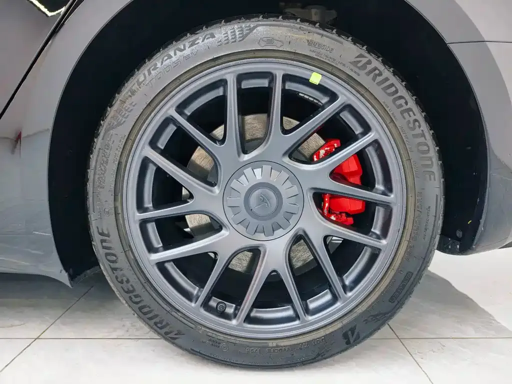 Tesla Model 3 — фото 10