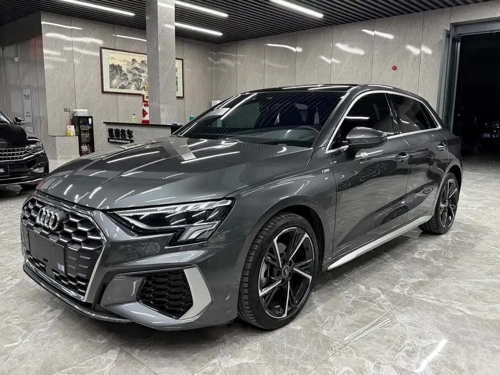 Audi A3 — фото 1