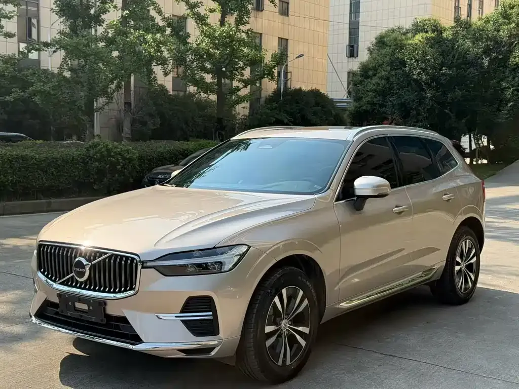 Volvo XC60 — фото 1