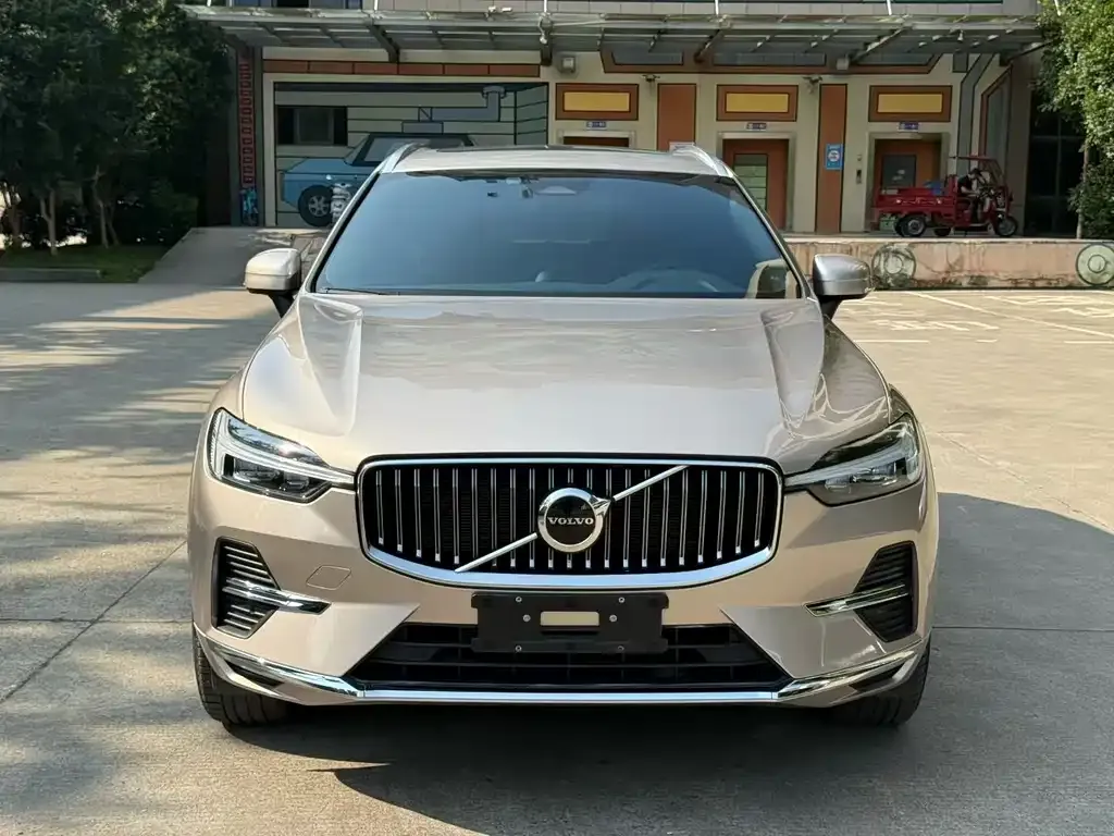 Volvo XC60 — фото 8