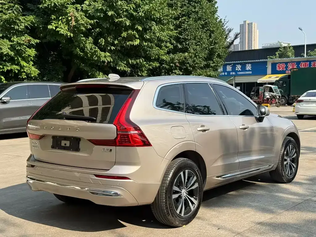 Volvo XC60 — фото 9