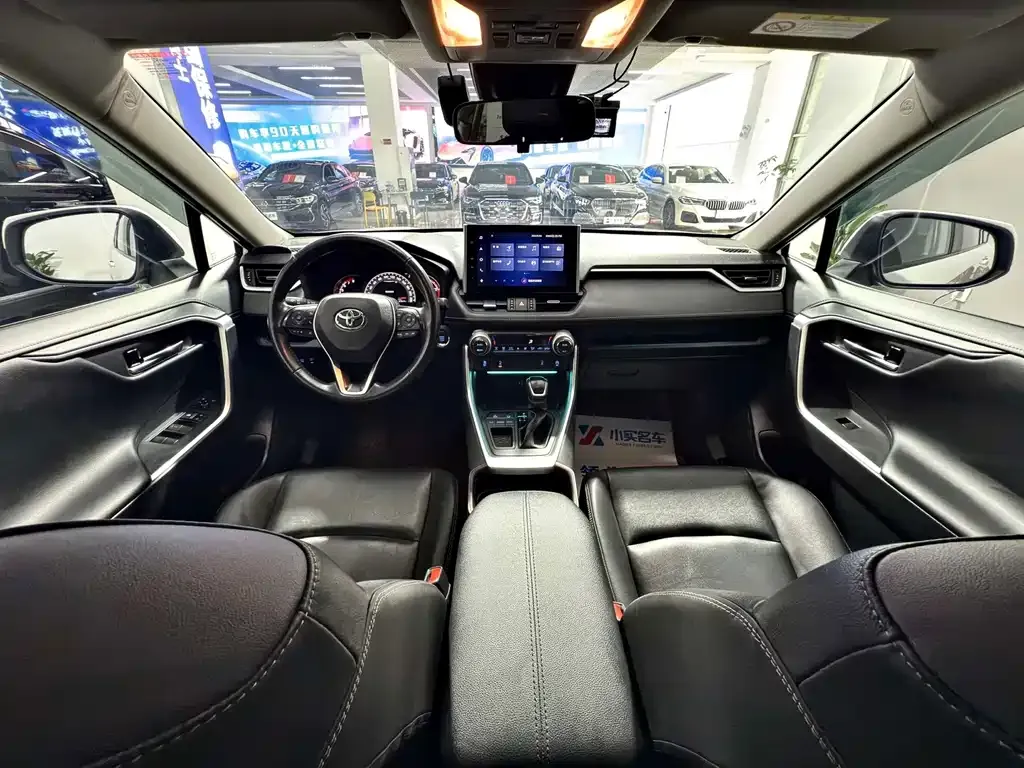 Toyota RAV4 — фото 9