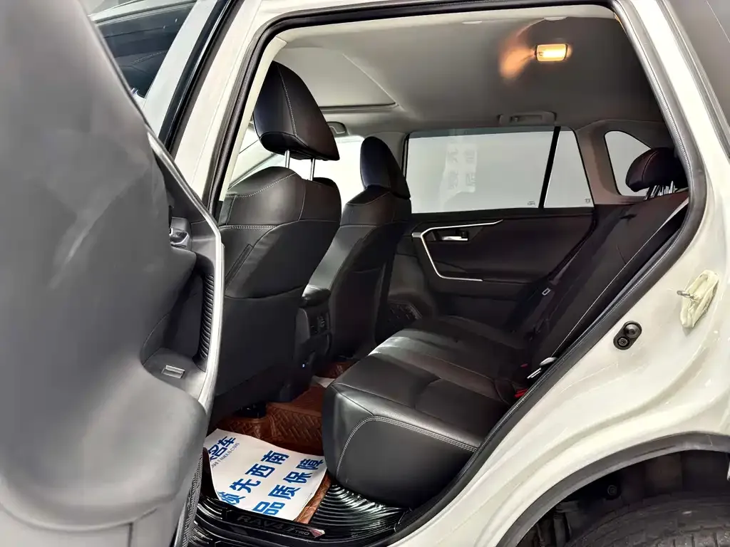 Toyota RAV4 — фото 2